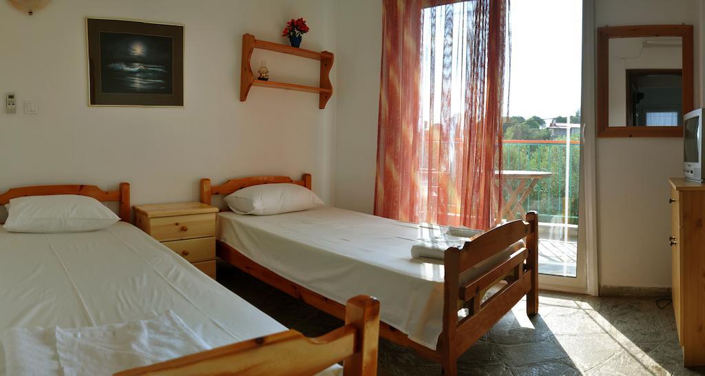 Aris Pension Агия-Параскеви Экстерьер фото