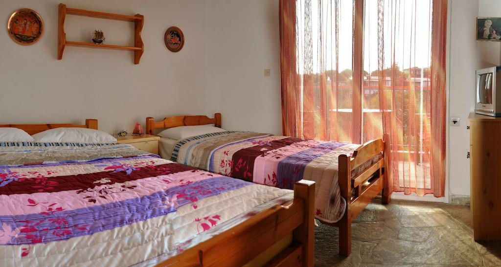 Aris Pension Агия-Параскеви Экстерьер фото